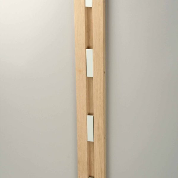 Knax loddrett 4 grå knagger, såpet eik bakplate