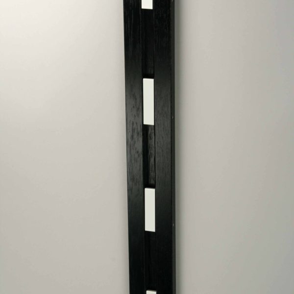 Knax loddrett 4 grå knagger, sortbeiset eik bakplate